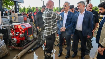 Bakan Uraloğlu, Trabzon'da sel bölgesinde