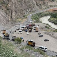 Hakkari'de midibüs devrildi: 12 asker yaralı