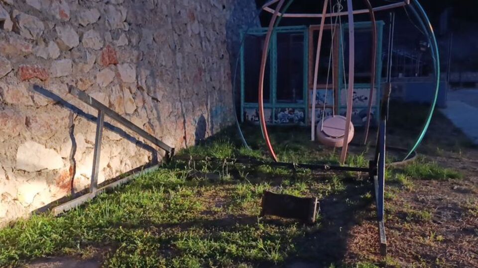 Salıncağın altında kalan Yağız hayatını kaybetti