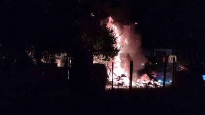 2 katlı ev yangında küle döndü