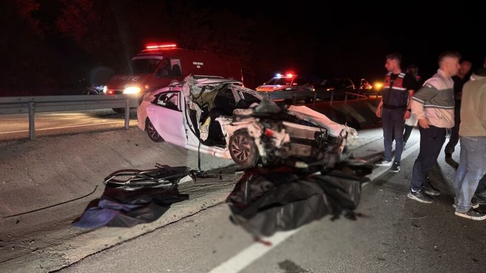 Bigadiç'te feci kaza: 2 ölü, 3 yaralı