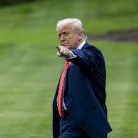 Trump'tan 12 ülkeye seyahat yasağı