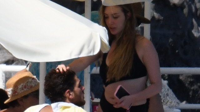 Hava sıcak aşk daha da sıcak