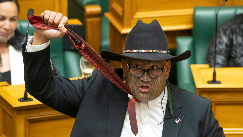 Yeni Zelanda'da vekillerden "Haka dansı" protestosu