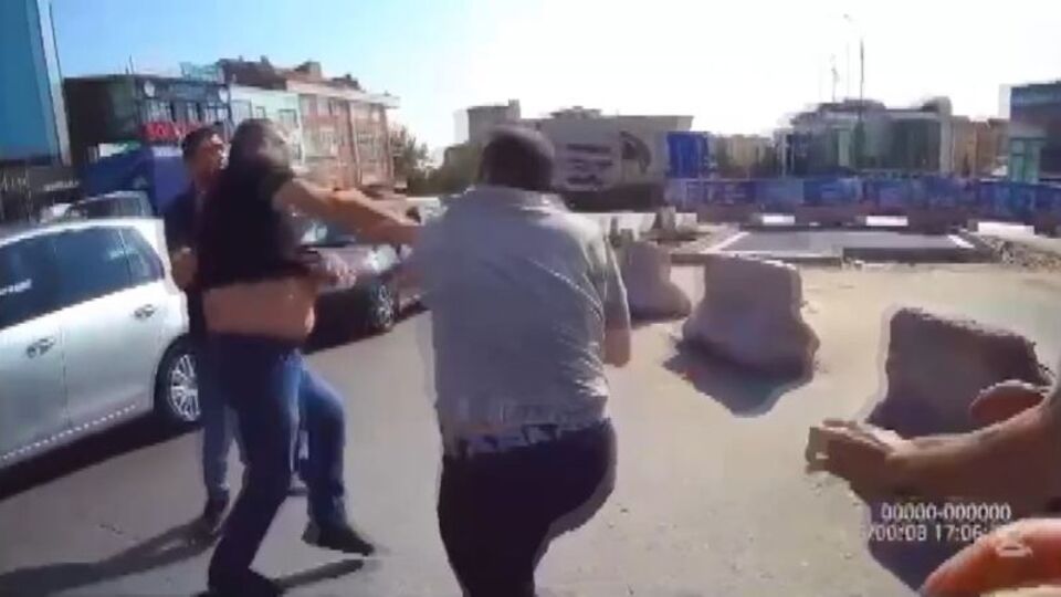 Trafikte yumruklu kavga kamerada
