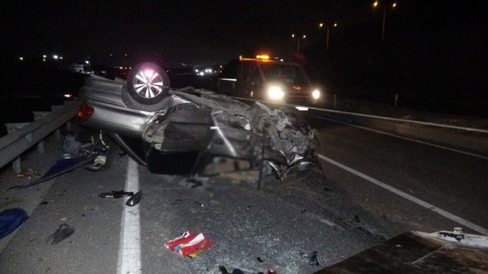 Düğün yolunda kaza: Anne ve baba öldü, 1'i bebek 2 kişi yaralandı
