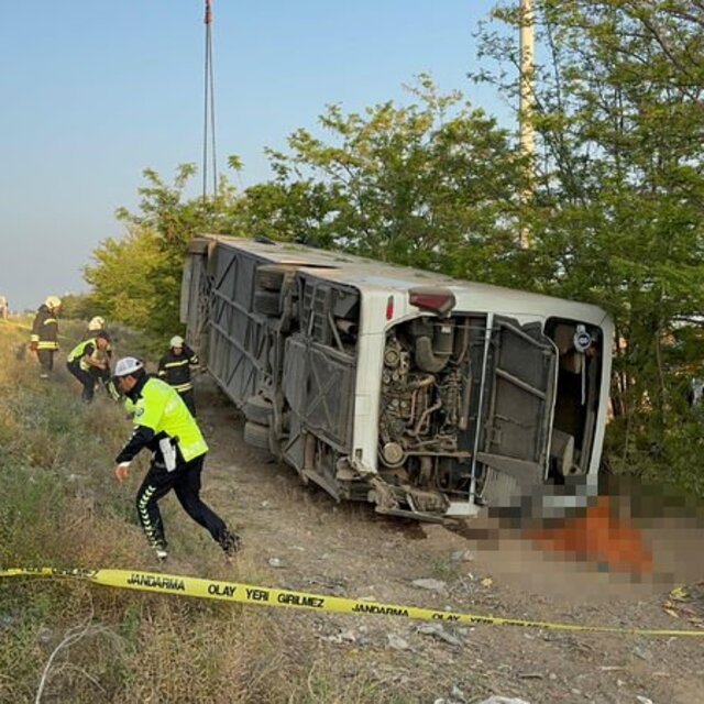 Konya'da yolcu otobüsü devrildi: 1 ölü, 26 yaralı