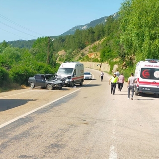 Ambulansla çarpıştı! Can kaybı var!