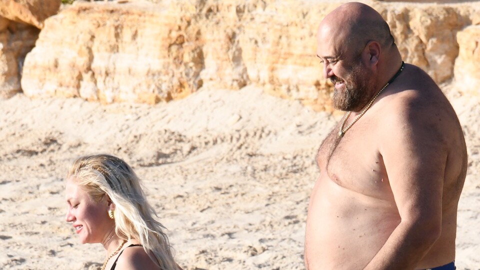 Sezonu yeni sevgilisiyle açtı