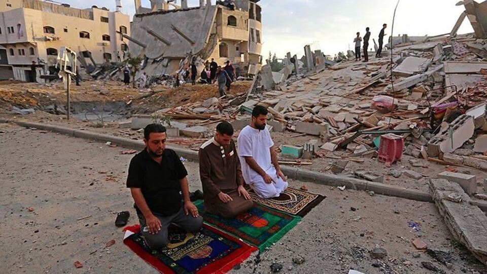 Saldırıların gölgesinde bayram