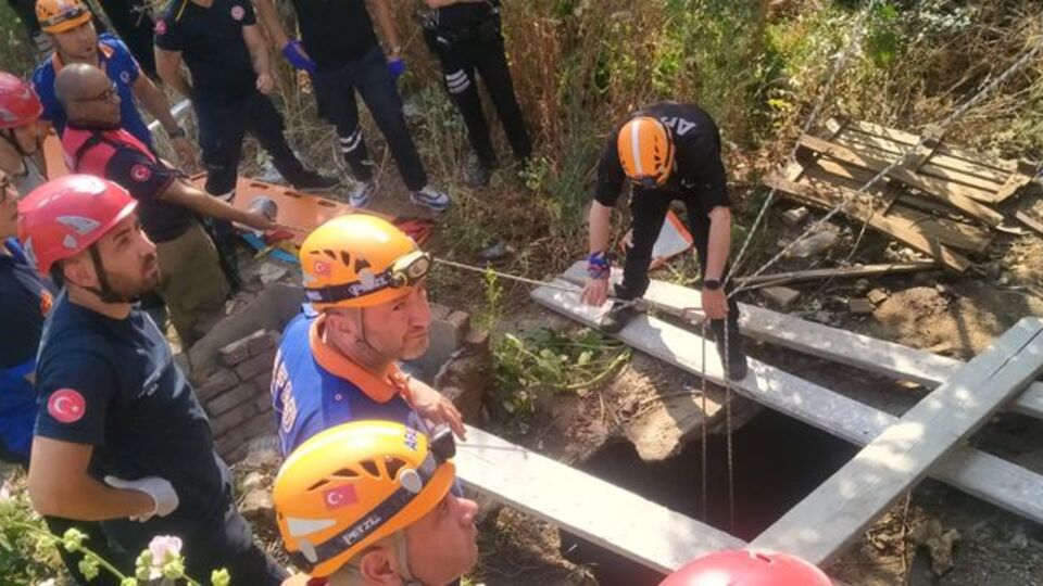 Anne ve 2 çocuğu kuyuya düştü