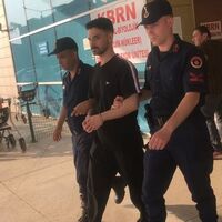 Telefonda 3 kişiyi 1 milyon dolandırdı