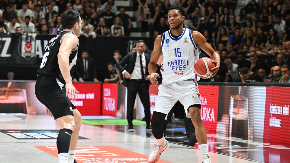 Anadolu Efes, Beşiktaş'ı deplasmanda devirdi!