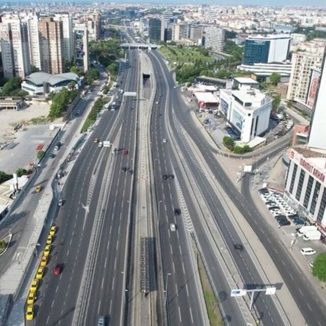 İstanbul'da yollar boş kaldı! Yoğunluk: % 6 oldu!