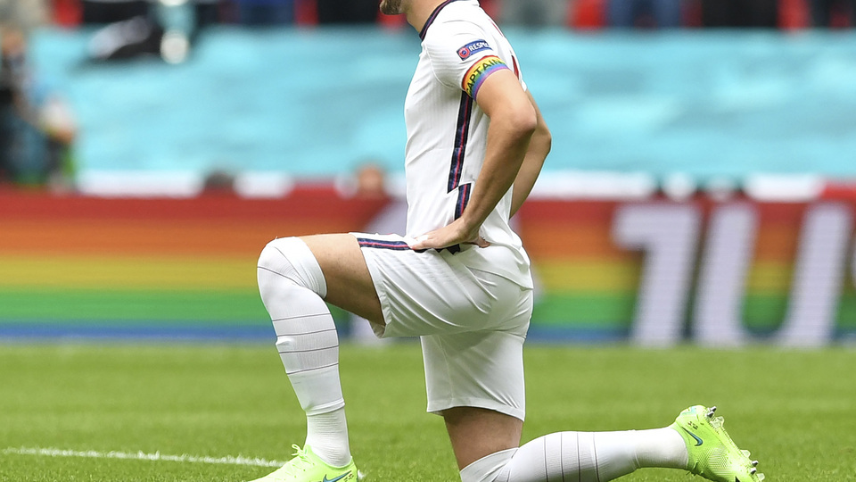 LGBT logosunu kapattılar: 4 maç ceza aldılar!