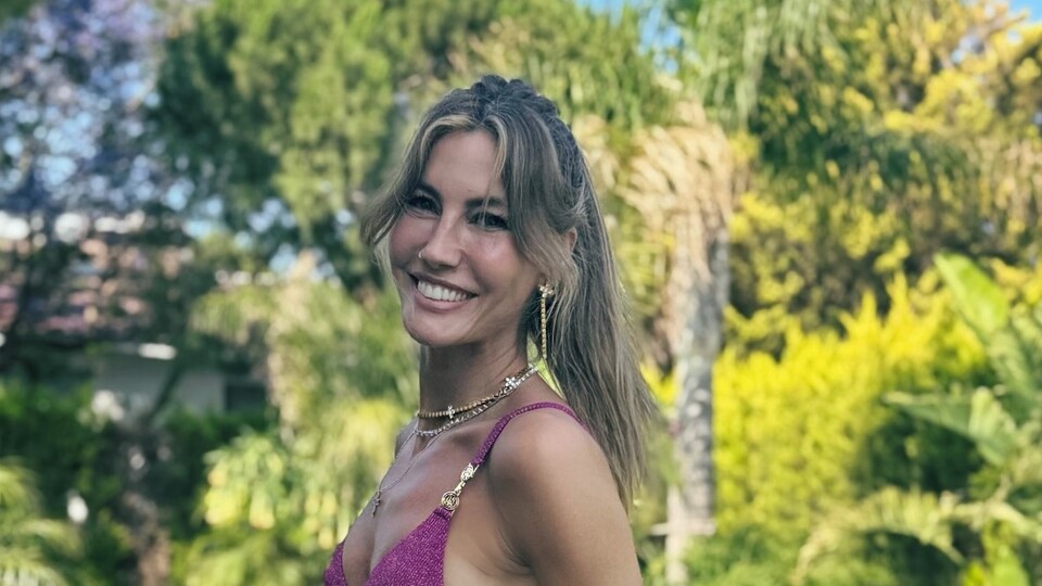 Kaslarını sergiledi