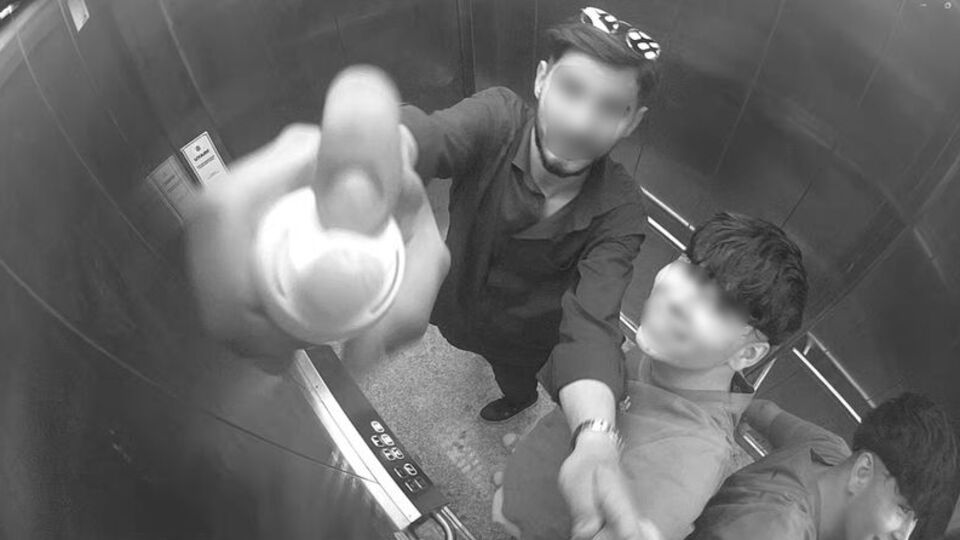 Güvenlik kamerasına köpük sıktı