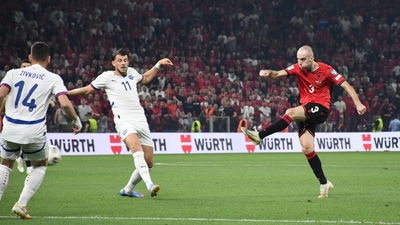 Arnavutluk'ta sessiz gece!