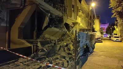 Avcılar'da 6 katlı binada kısmi çökme