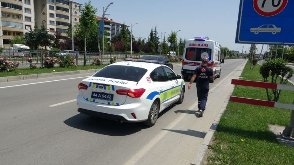 Kocasıyla tartıştı, araçtan atladı!