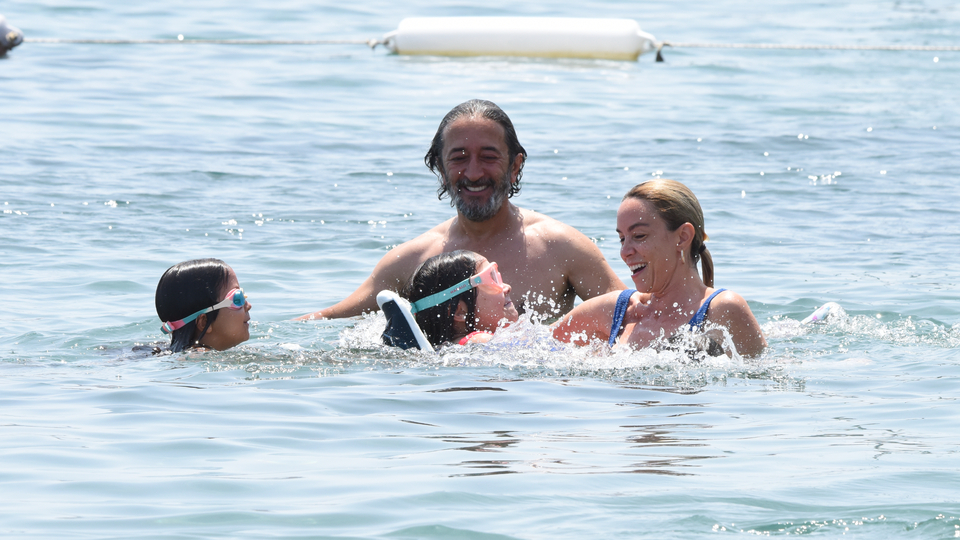 Ünlü çiftin çocuklu tatili