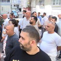 Zeytinburnu'nda otomobil doğalgaz kutusuna çarptı thumbnail