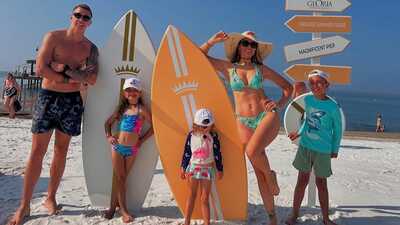 Muslera ailesinin Antalya keyfi!