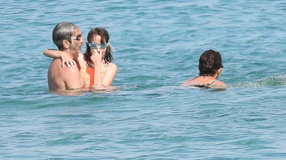 Kızı ve sevgilisiyle tatilde