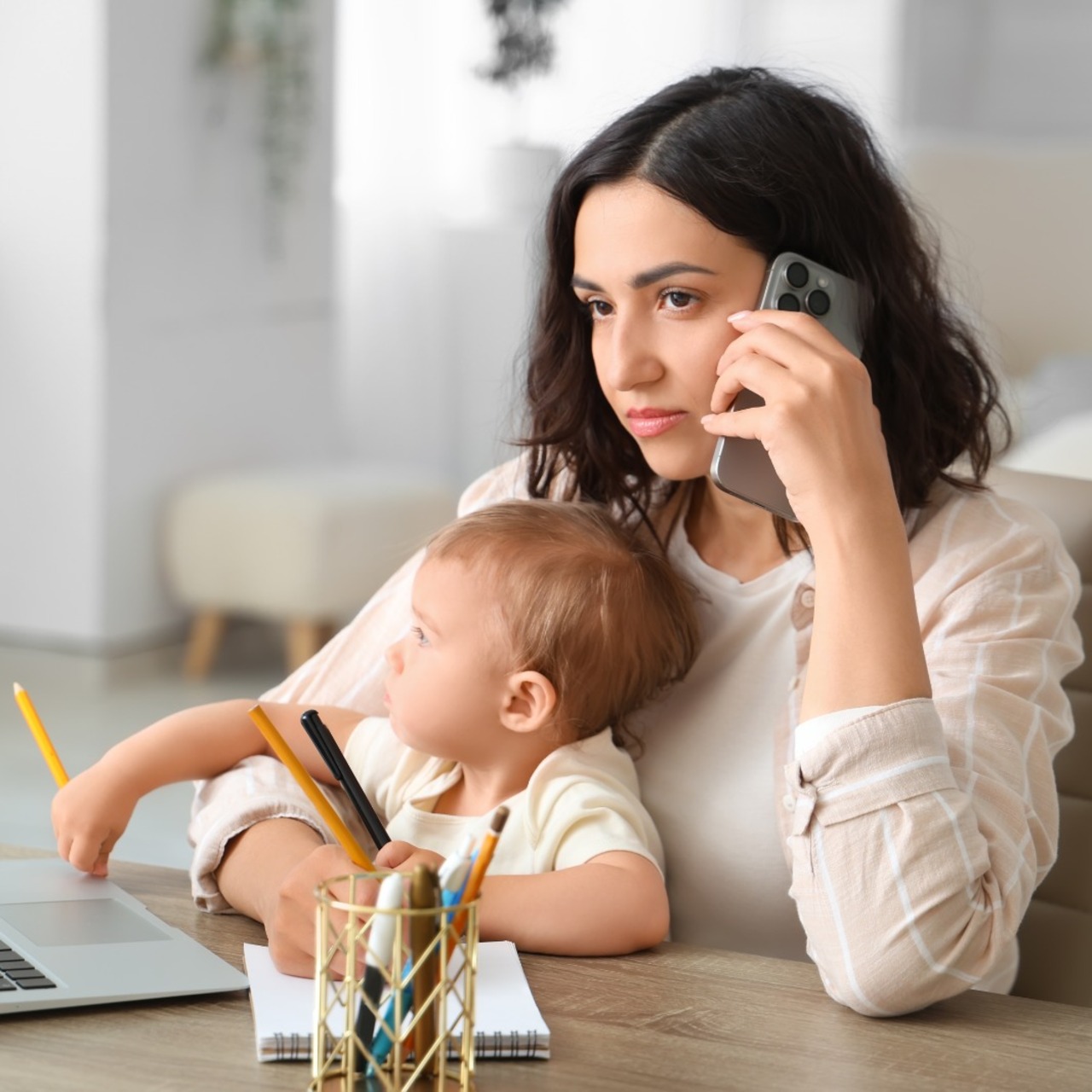 Bebeğin yanında cep telefonu kullanmak tehlikeli mi?