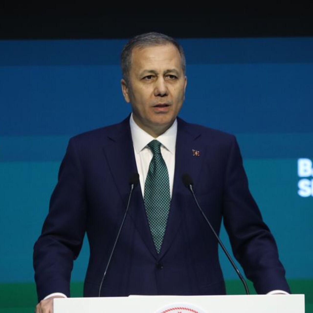 Yerlikaya'dan, yola çıkacaklara uyarı
