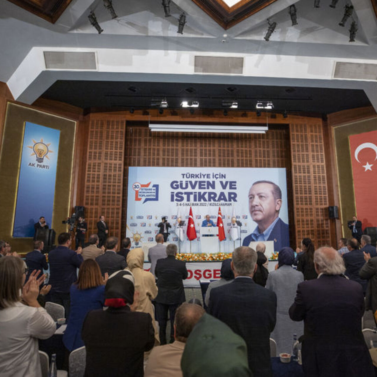 AK Parti bayram sonrası kampa giriyor