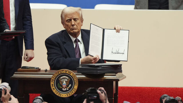 12 ülke vatandaşının ABD'ye seyahati resmen yasaklandı