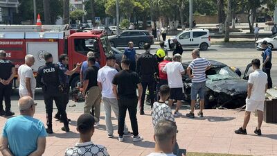 Otomobil iki motosiklete çarptı: 5 yaralı