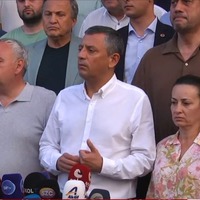 Özel, gözyaşlarına hakim olamadı