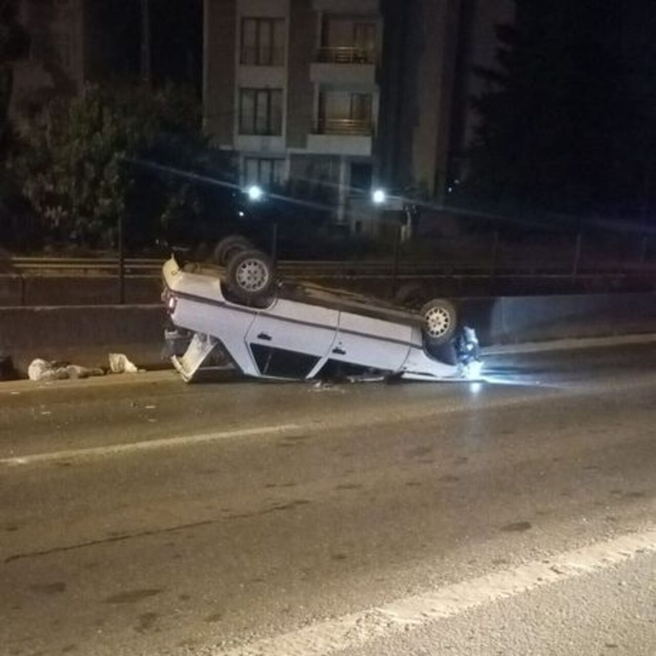 Kartal'da otomobil devrildi: 2 yaralı | Detaylı Analiz