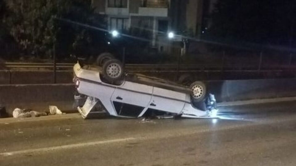 Kartal'da otomobil devrildi: 2 yaralı