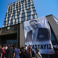 Ferdi Zeyrek'e veda! Belediye önünde tören düzenlendi