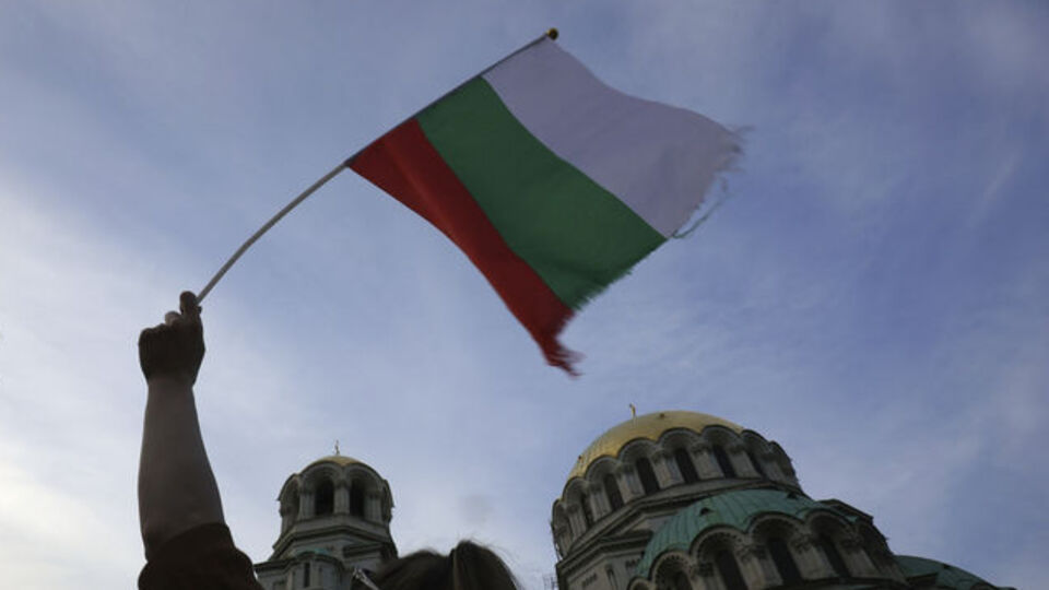 Euroya geçmeye hazırlanan Bulgaristan'da halk ikiye bölündü