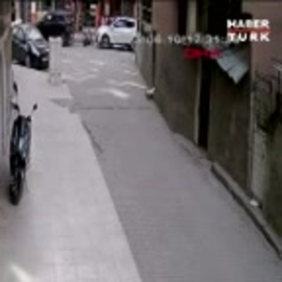 6 yaşındaki çocuk 5'inci kattan arabanın üstüne böyle düştü