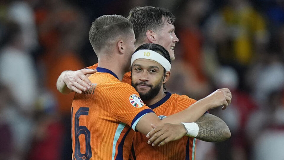 Hollanda'dan 8 gollü galibiyet!