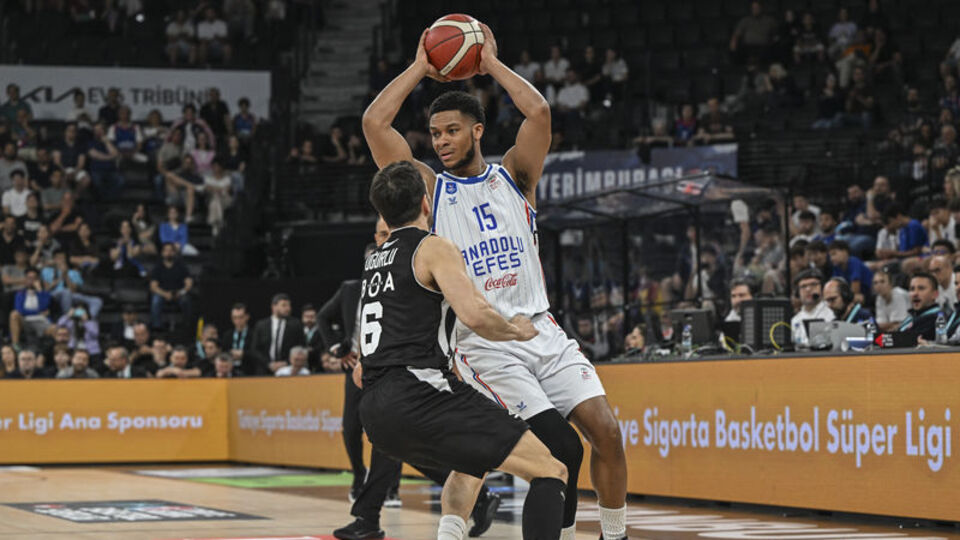 Efes final, Beşiktaş seriyi uzatmak için parkede!