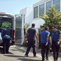 Çatıdan evine girmeye çalıştı! Emekli polisin hazin sonu!