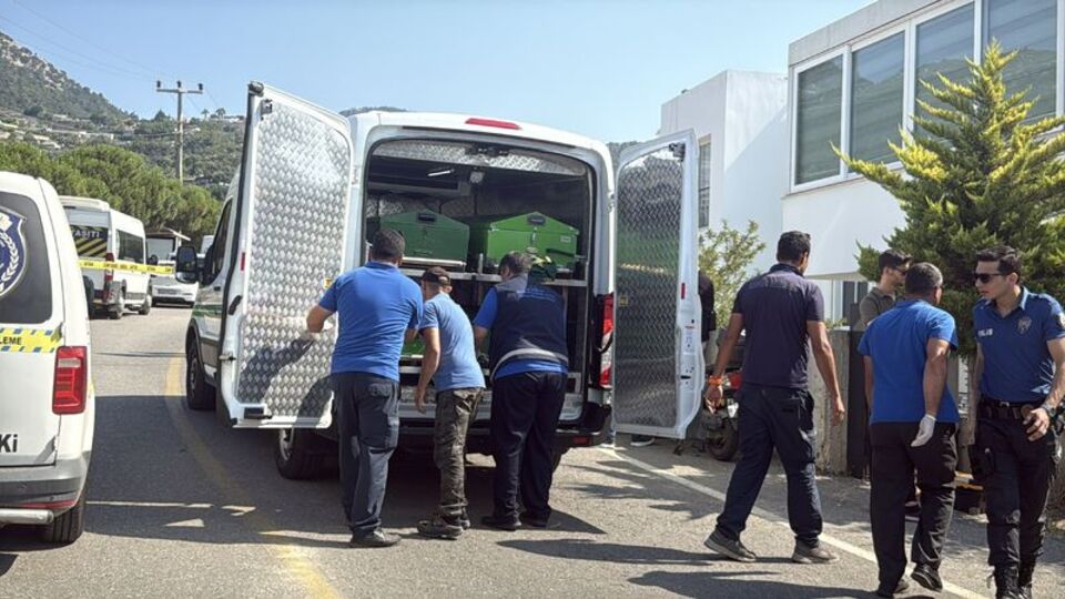 Çatıdan evine girmeye çalıştı! Emekli polisin hazin sonu!