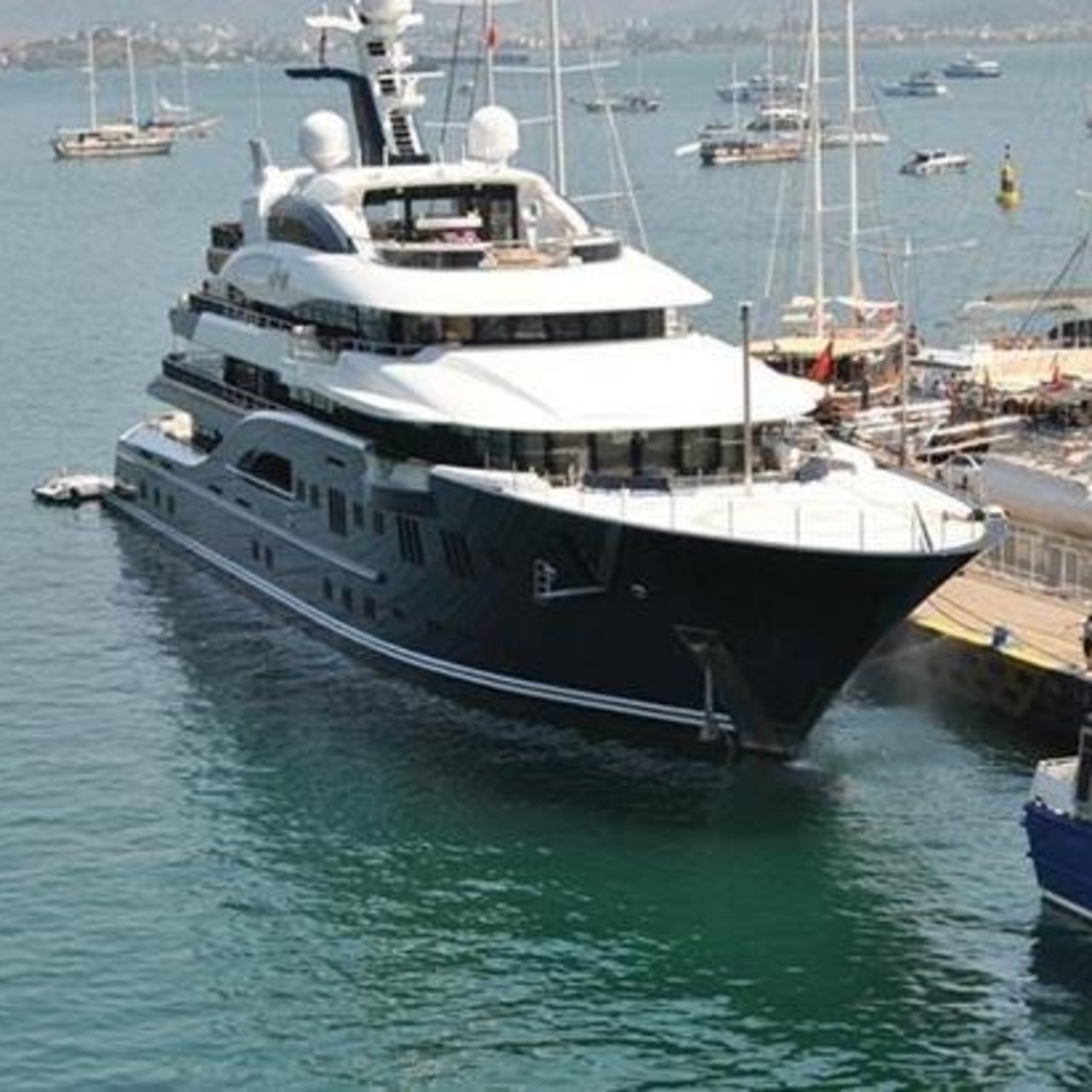 Suudi Arabistan Prensi'nin yatına Fethiye'de 140 ton yakıt ikmali