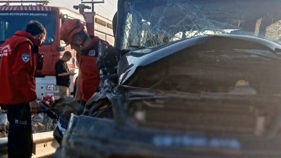 Balıkesir'de kaza: 1'i ağır 6 yaralı
