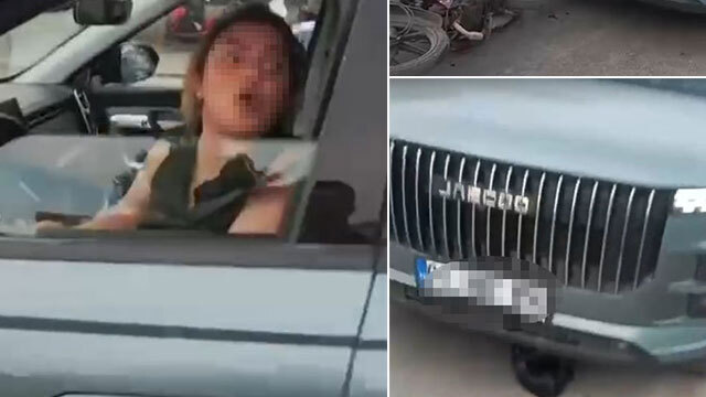 Motosikletli kuryeye çarptı! Kaskını ezip gitti!