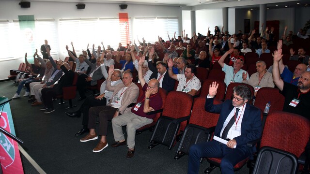 Karşıyaka'da kongre ertelendi