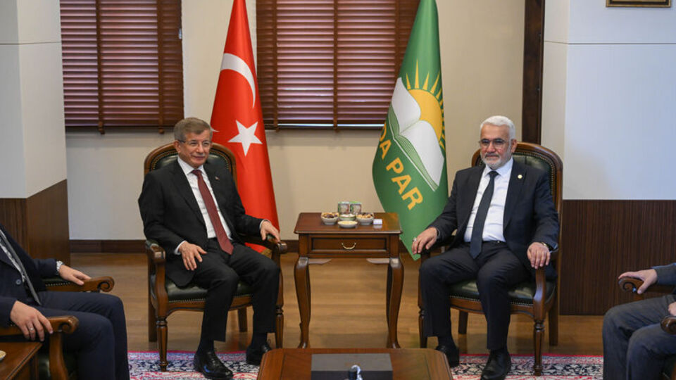 Davutoğlu'ndan HÜDA PAR'a ziyaret