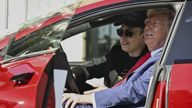 Donald Trump: Musk beni seviyor