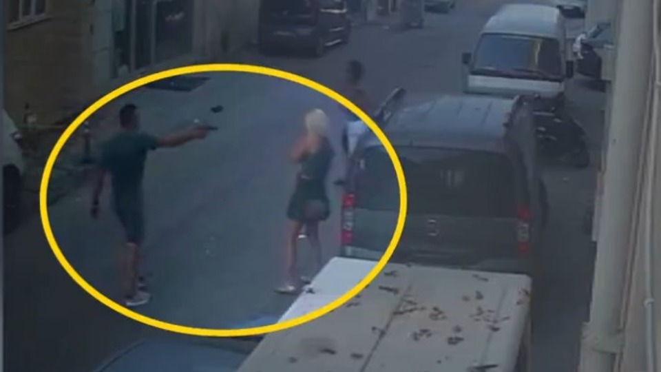 Karısını vurdu! Mezarlıkta canına kıydı!